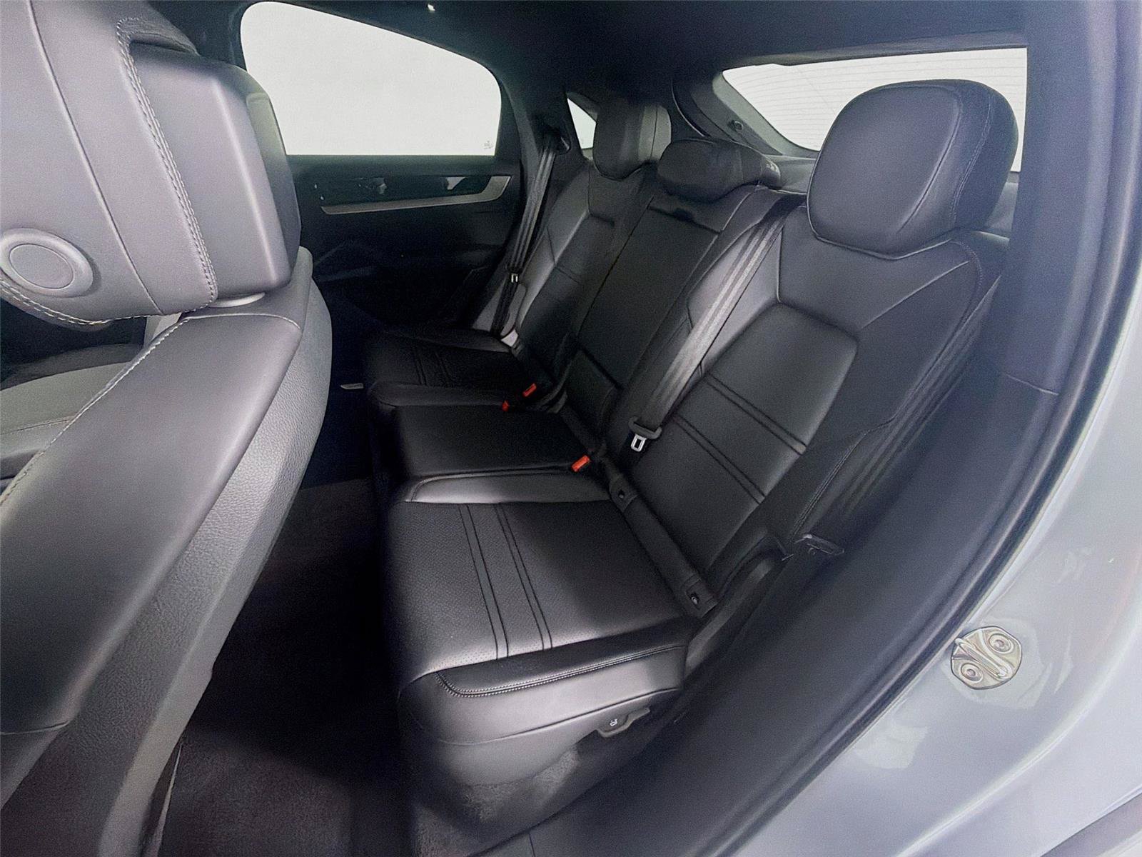 New 2026 Porsche Cayenne Coupe AWD/4WD image 21