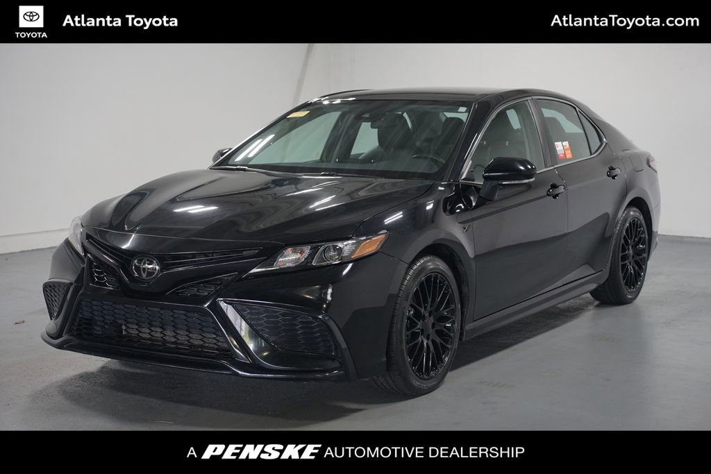 Used 2024 Toyota Camry SE image 1