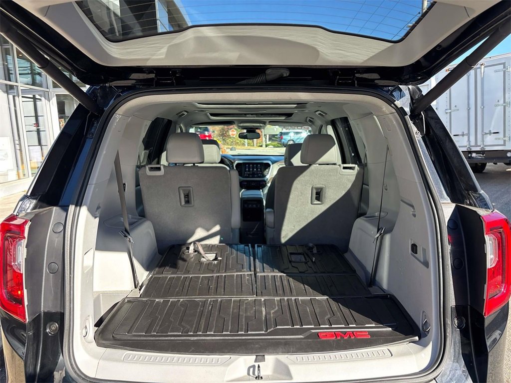 Used 2023 GMC Acadia SLT w/ Technology Package image 12