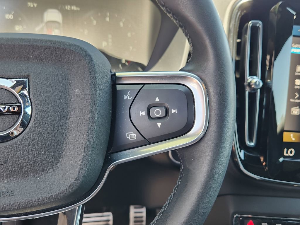 Used 2022 Volvo XC40 T5 R-Design AWD/4WD image 19