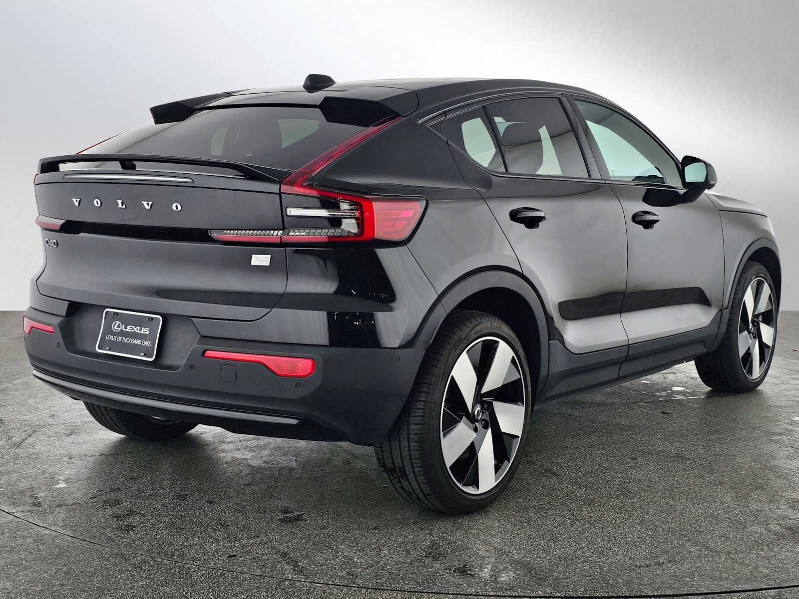 Used 2023 Volvo C40 P8 Recharge Ultimate image 3