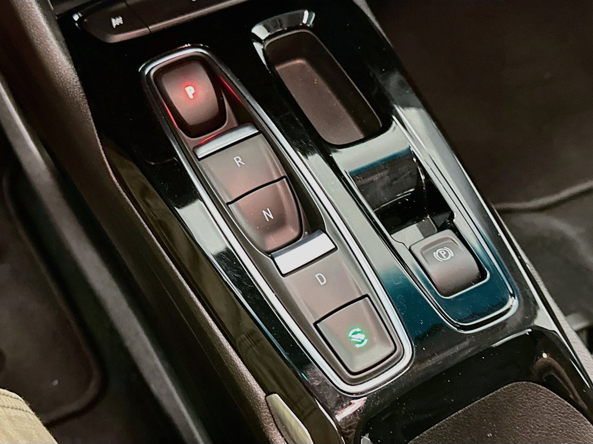 Used 2023 Chevrolet Bolt LT w/ Infotainment Package FWD image 25