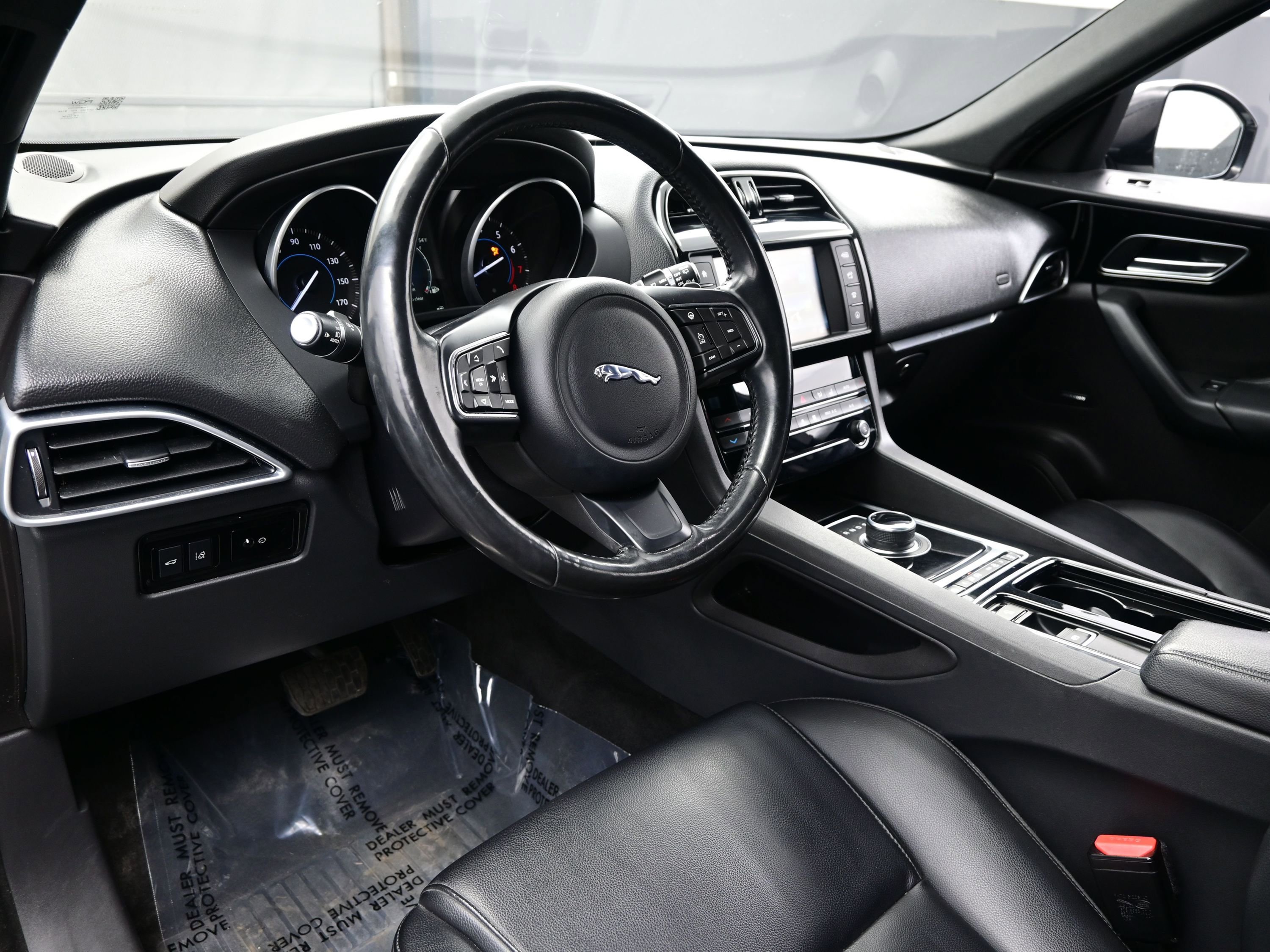 Used 2018 Jaguar F-PACE Premium image 13