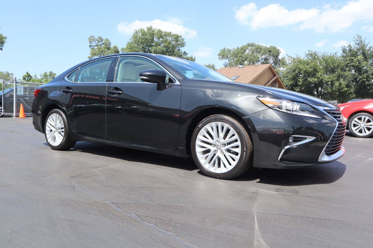 Used 2016 Lexus ES 350 w/ Ultra Luxury Package FWD image 7