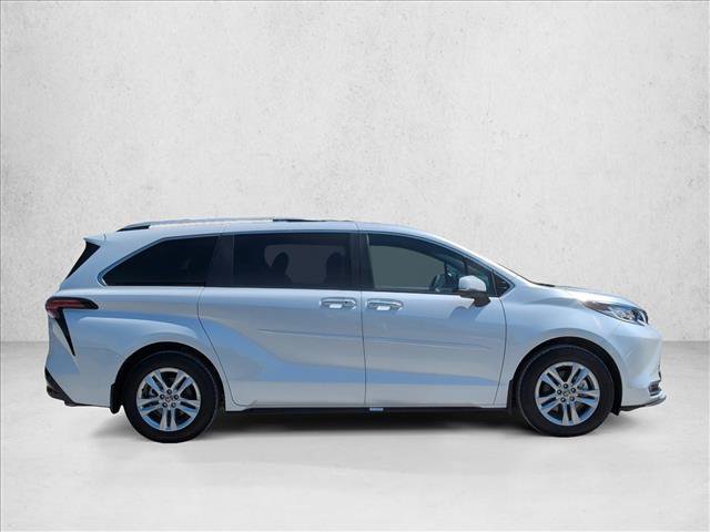 Used 2026 Toyota Sienna Limited AWD/4WD image 4