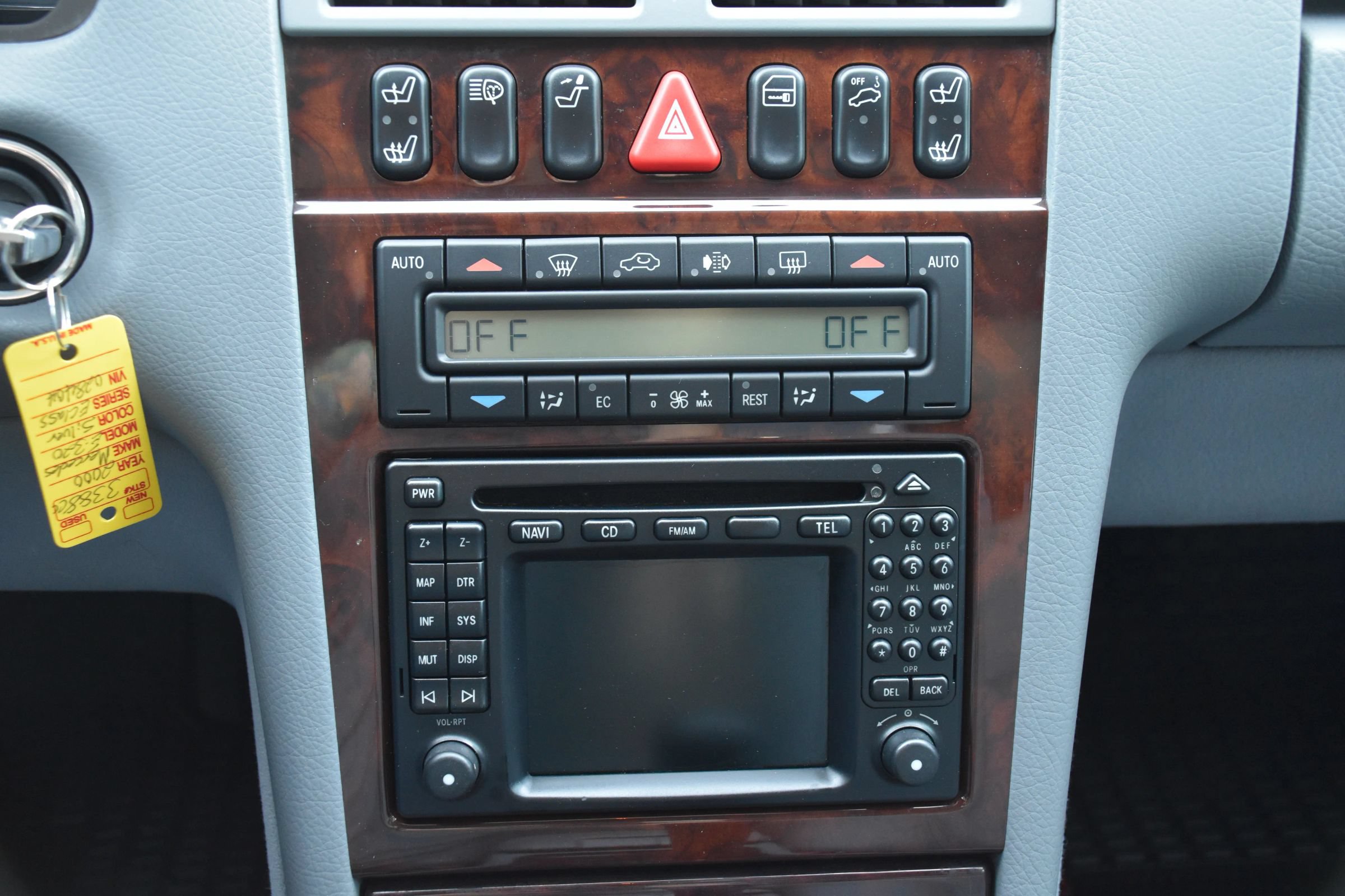 Used 2000 Mercedes-Benz E 320 Sedan image 35