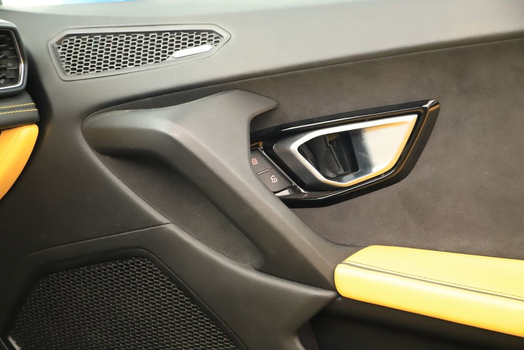 Used 2020 Lamborghini Huracan EVO RWD image 27
