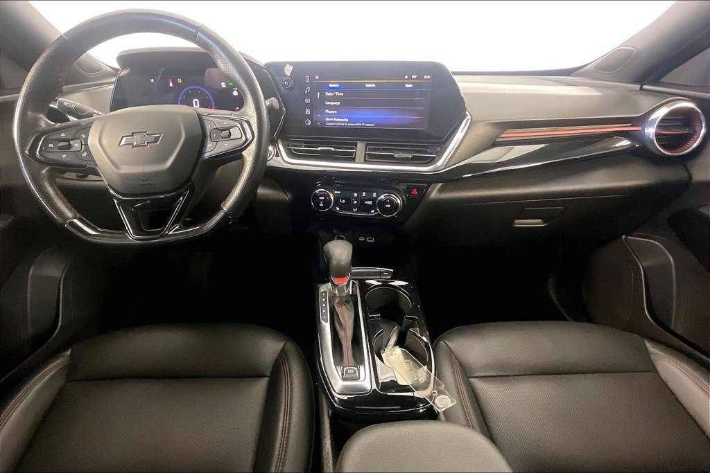 Used 2025 Chevrolet Trax RS w/ Driver Confidence Package FWD image 17
