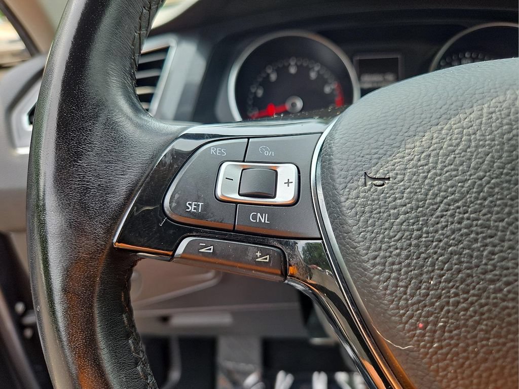 Used 2018 Volkswagen Tiguan SE FWD image 18