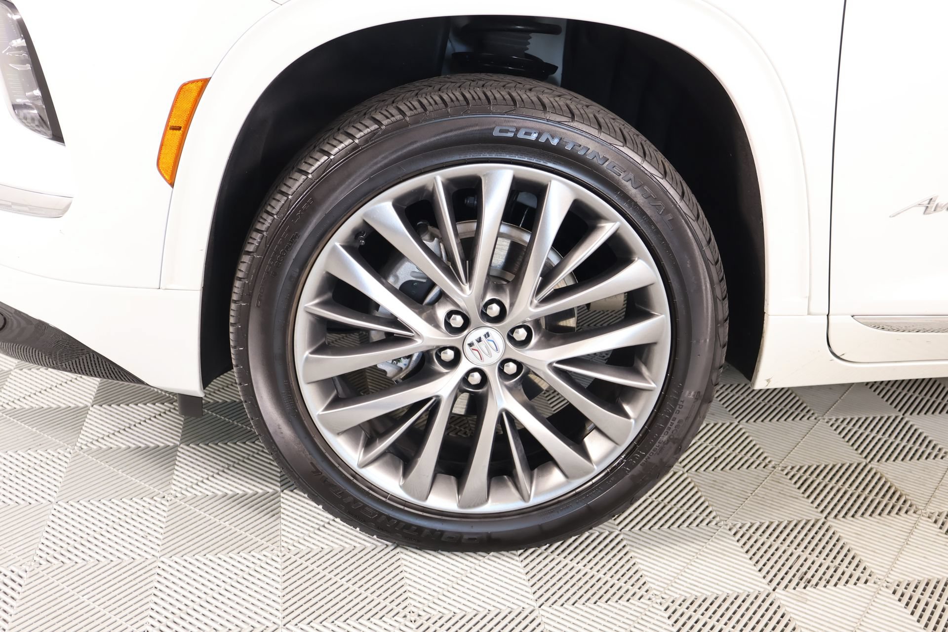 Used 2025 Buick Enclave Avenir FWD image 19