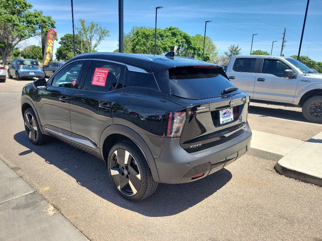 Used 2025 Nissan Kicks SR FWD image 5