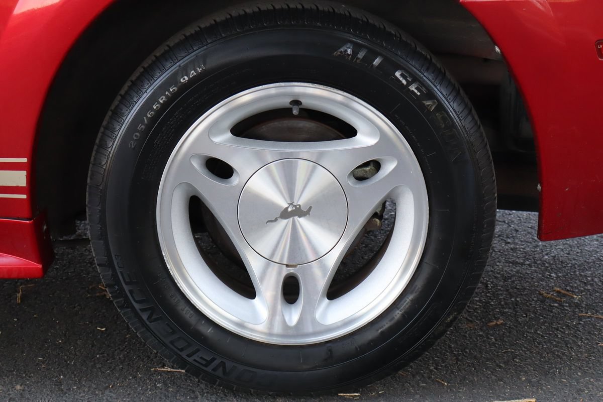 Used 1999 Ford Mustang Convertible RWD image 32