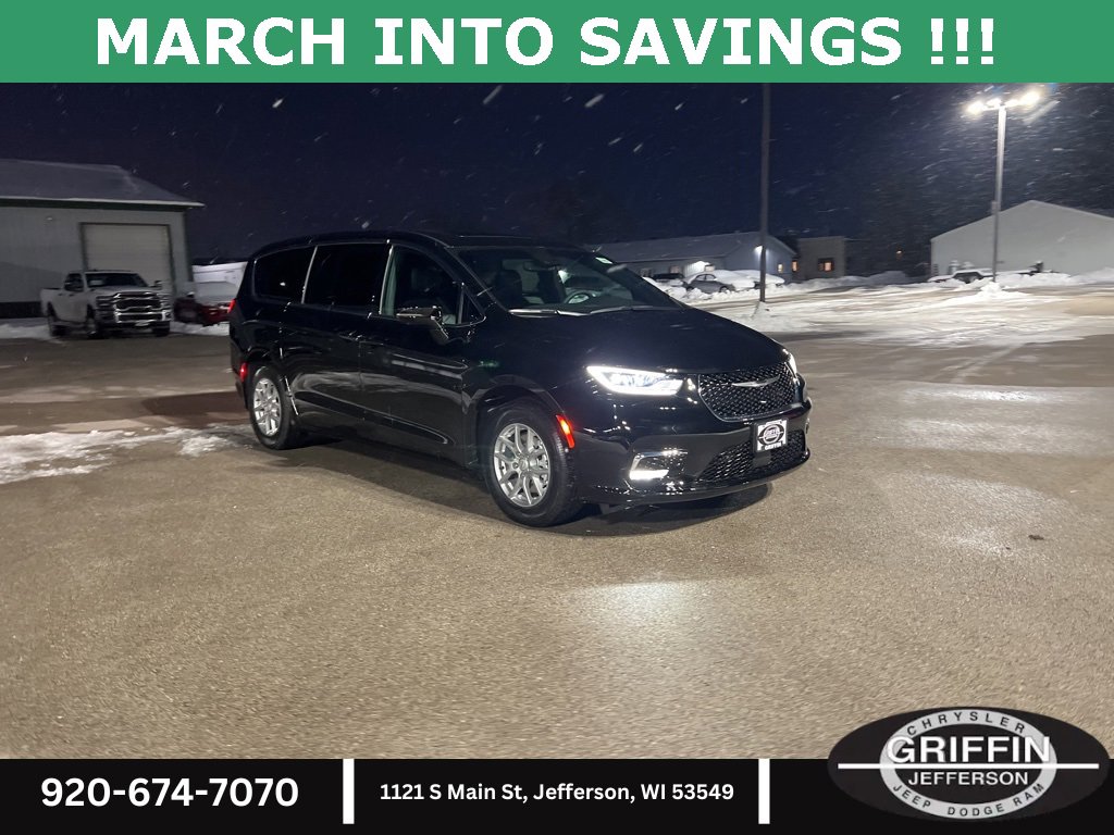 New 2026 Chrysler Pacifica Select image 6