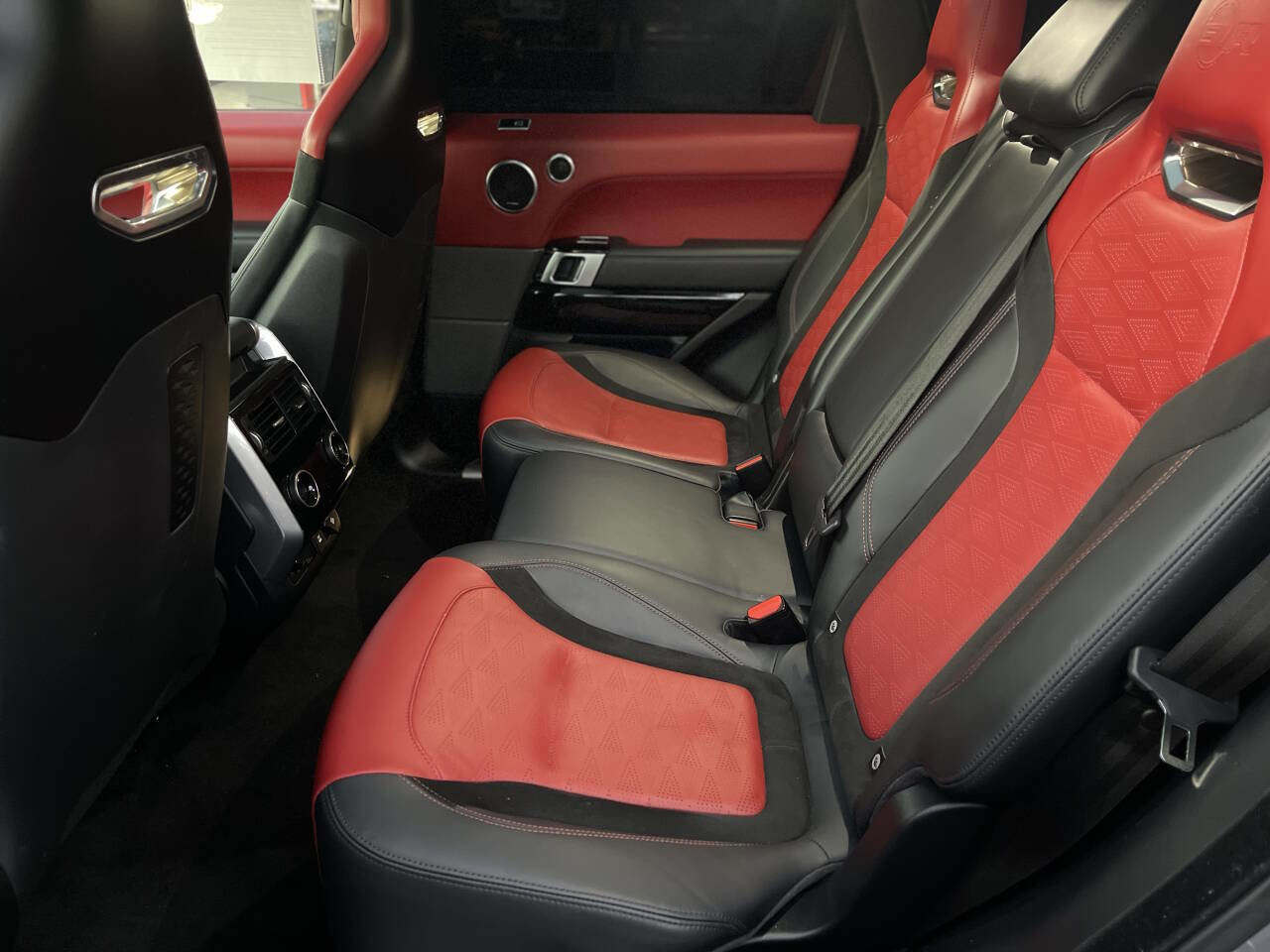 Used 2020 Land Rover Range Rover Sport SVR image 22