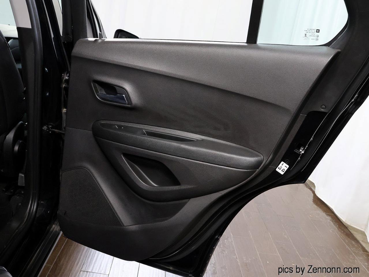 Used 2018 Chevrolet Trax LS FWD image 29