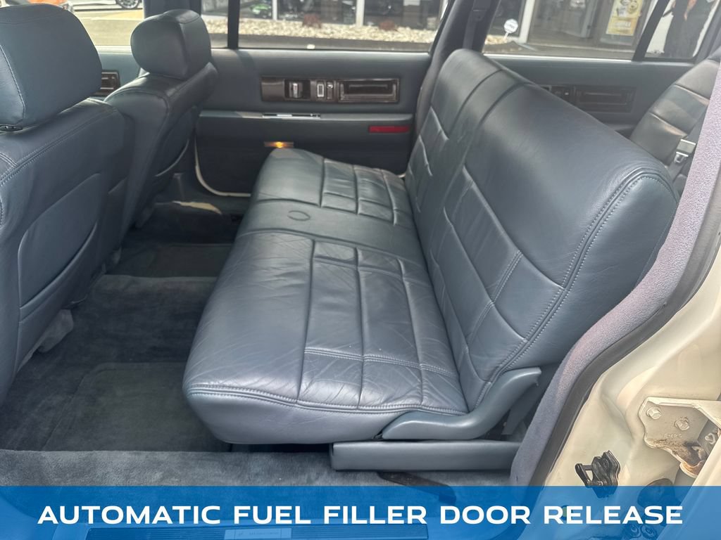 Used 1995 Cadillac Fleetwood Brougham RWD image 20