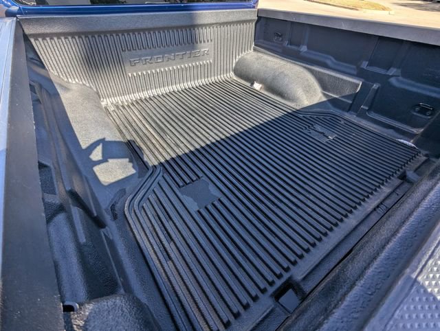 Used 2022 Nissan Frontier SV w/ Technology Package image 18