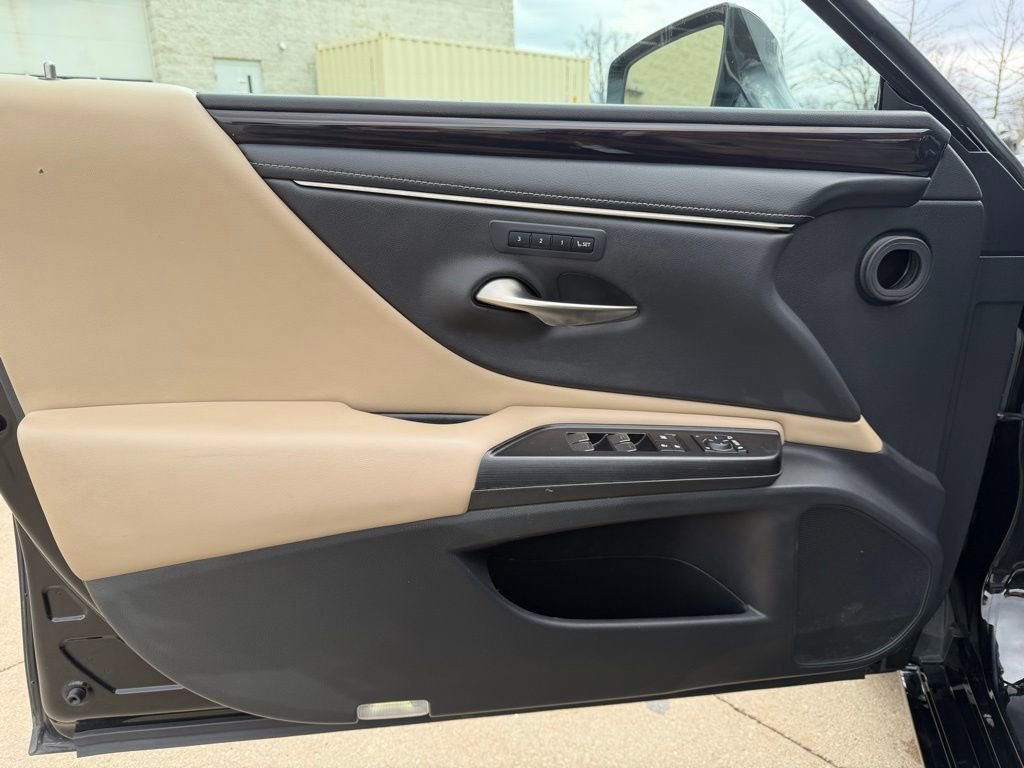 Used 2021 Lexus ES 250 w/ Premium Package image 9