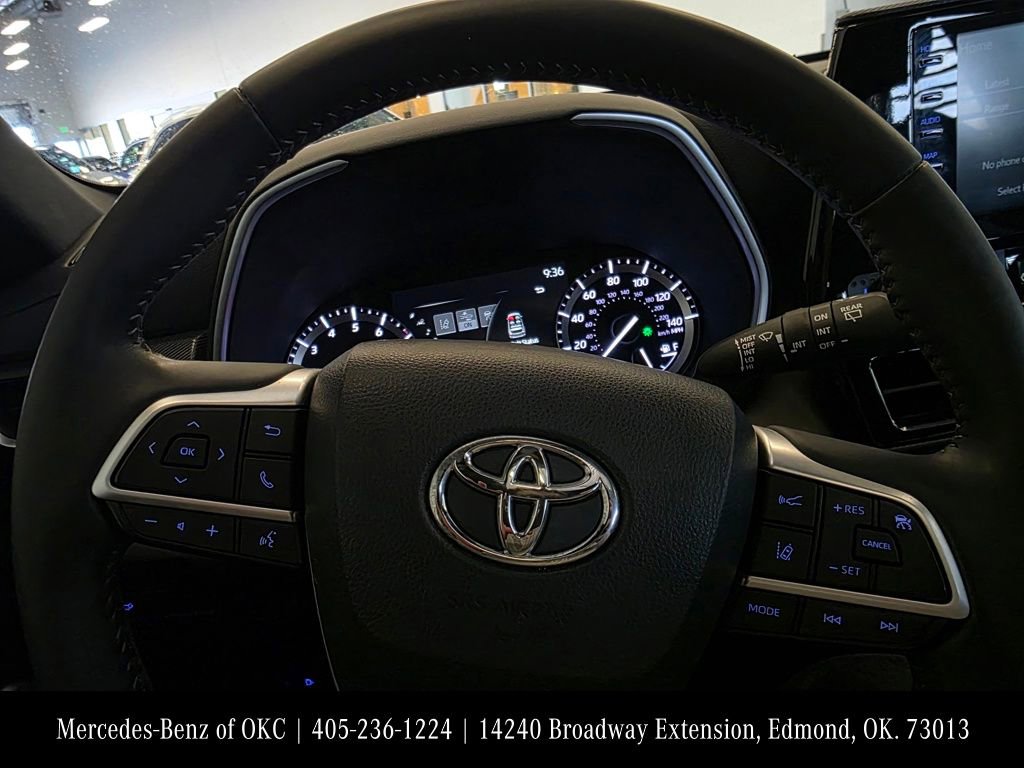 Used 2022 Toyota Highlander XSE FWD image 11
