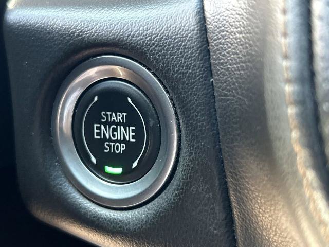 Used 2021 GMC Yukon AT4 w/ Technology Package AWD/4WD image 12