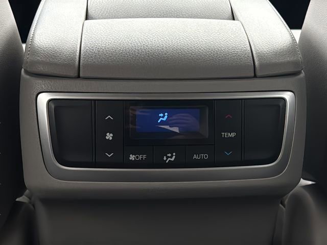 Used 2016 Toyota Highlander Limited image 23