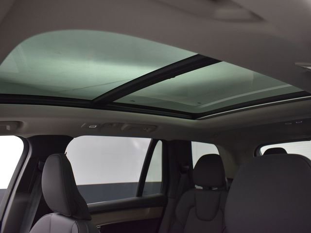 Used 2025 Volvo XC90 B5 Plus w/ Protection Package Premier image 29