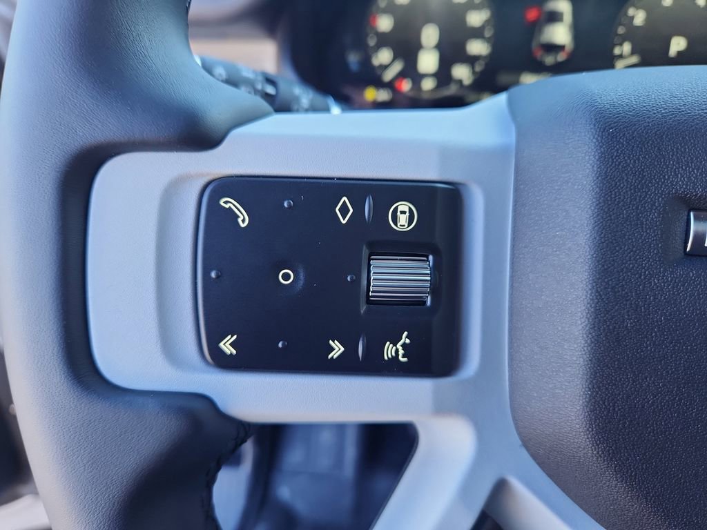 Used 2026 Land Rover Defender 110 X-Dynamic SE image 17