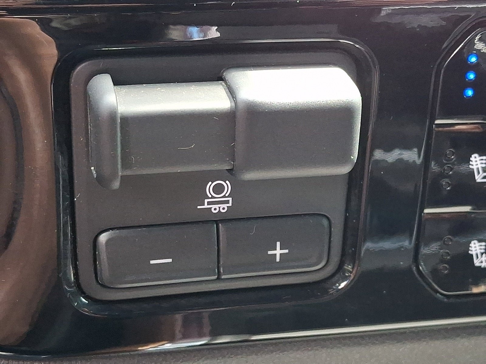 Used 2024 Chevrolet Silverado 3500 High Country w/ High Country Premium Package AWD/4WD image 28