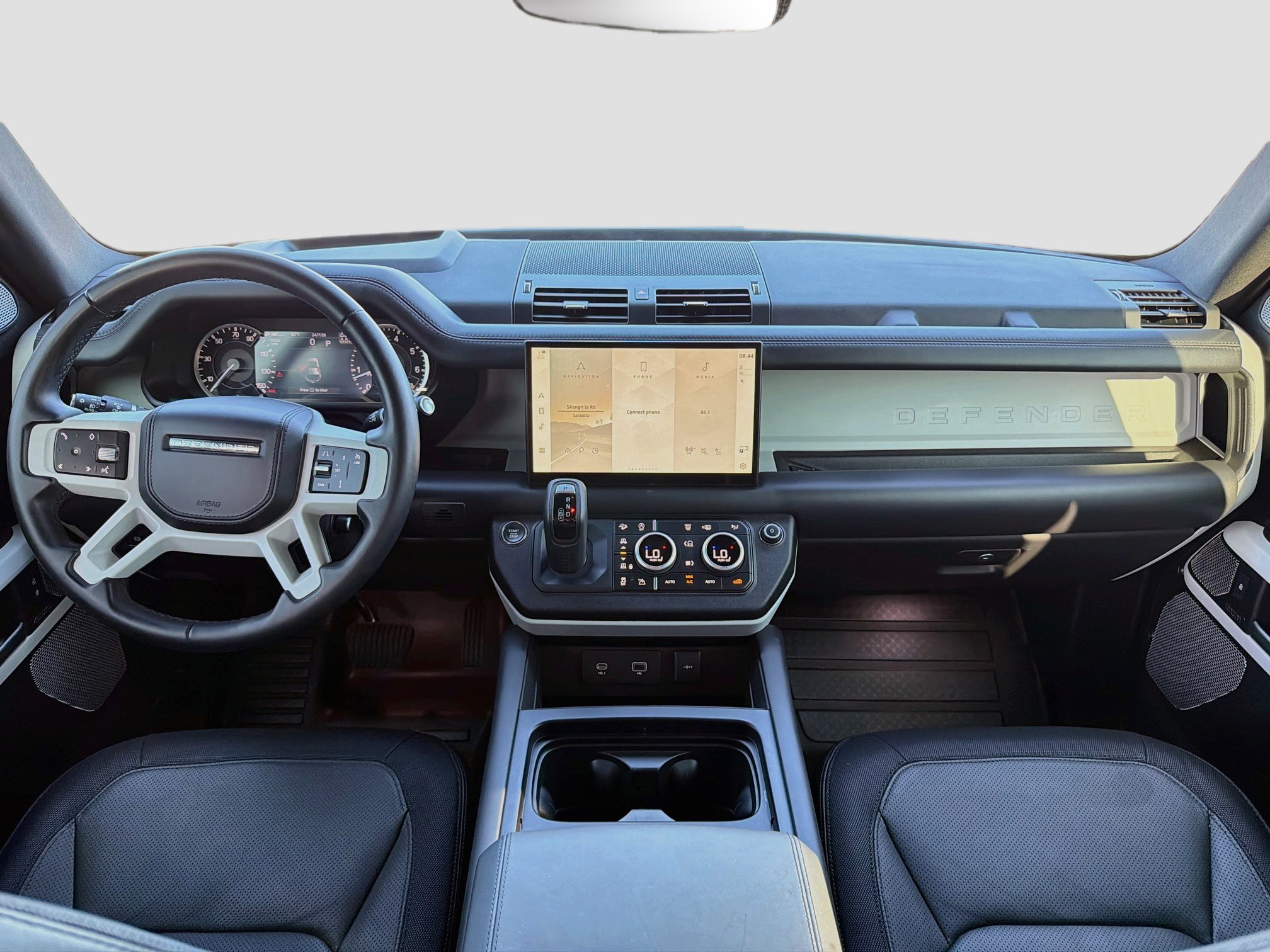 Used 2023 Land Rover Defender 130 X-Dynamic SE AWD/4WD image 16
