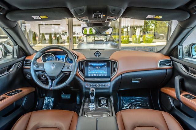 Used 2018 Maserati Ghibli RWD image 3