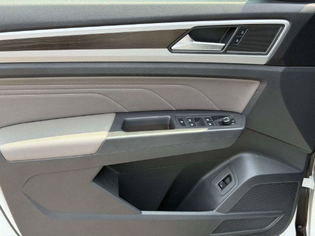 Used 2023 Volkswagen Atlas SE w/ Panoramic Sunroof Package AWD/4WD image 17