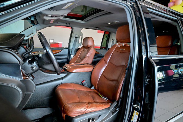 Used 2018 Cadillac Escalade ESV Luxury AWD/4WD image 15