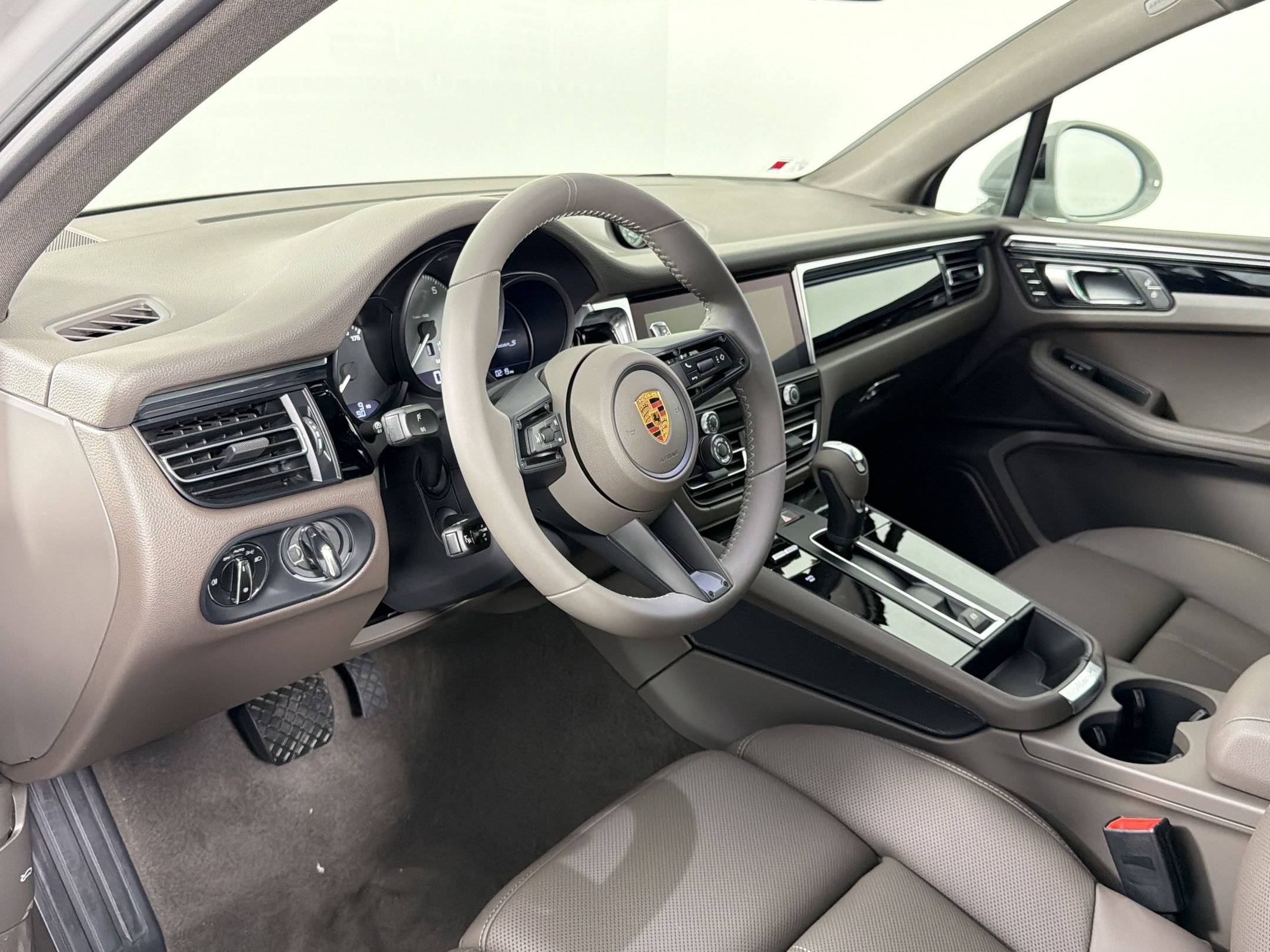 New 2026 Porsche Macan S AWD/4WD image 4