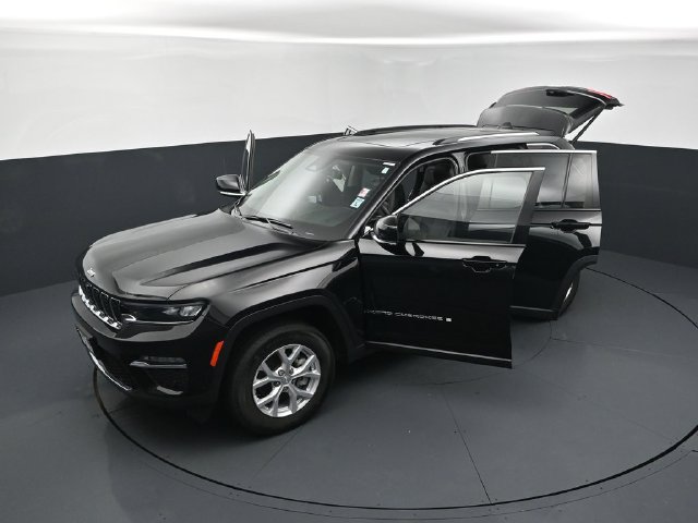 Used 2023 Jeep Grand Cherokee Limited w/ Luxury Tech Group II AWD/4WD image 26