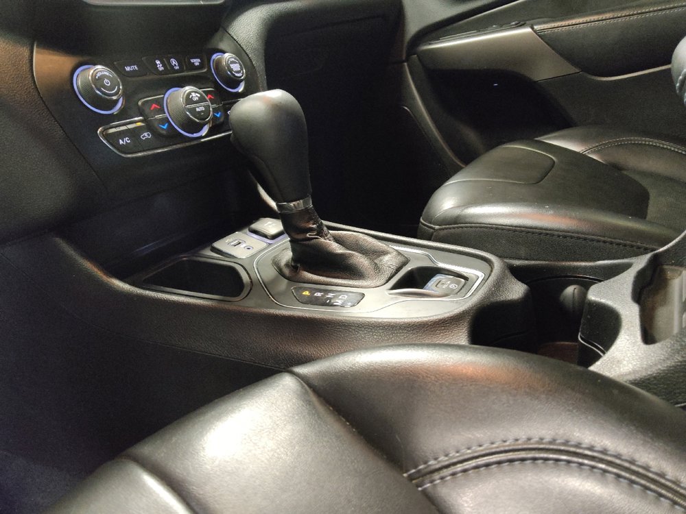 Used 2019 Jeep Cherokee Latitude Plus w/ Comfort/Convenience Group image 26