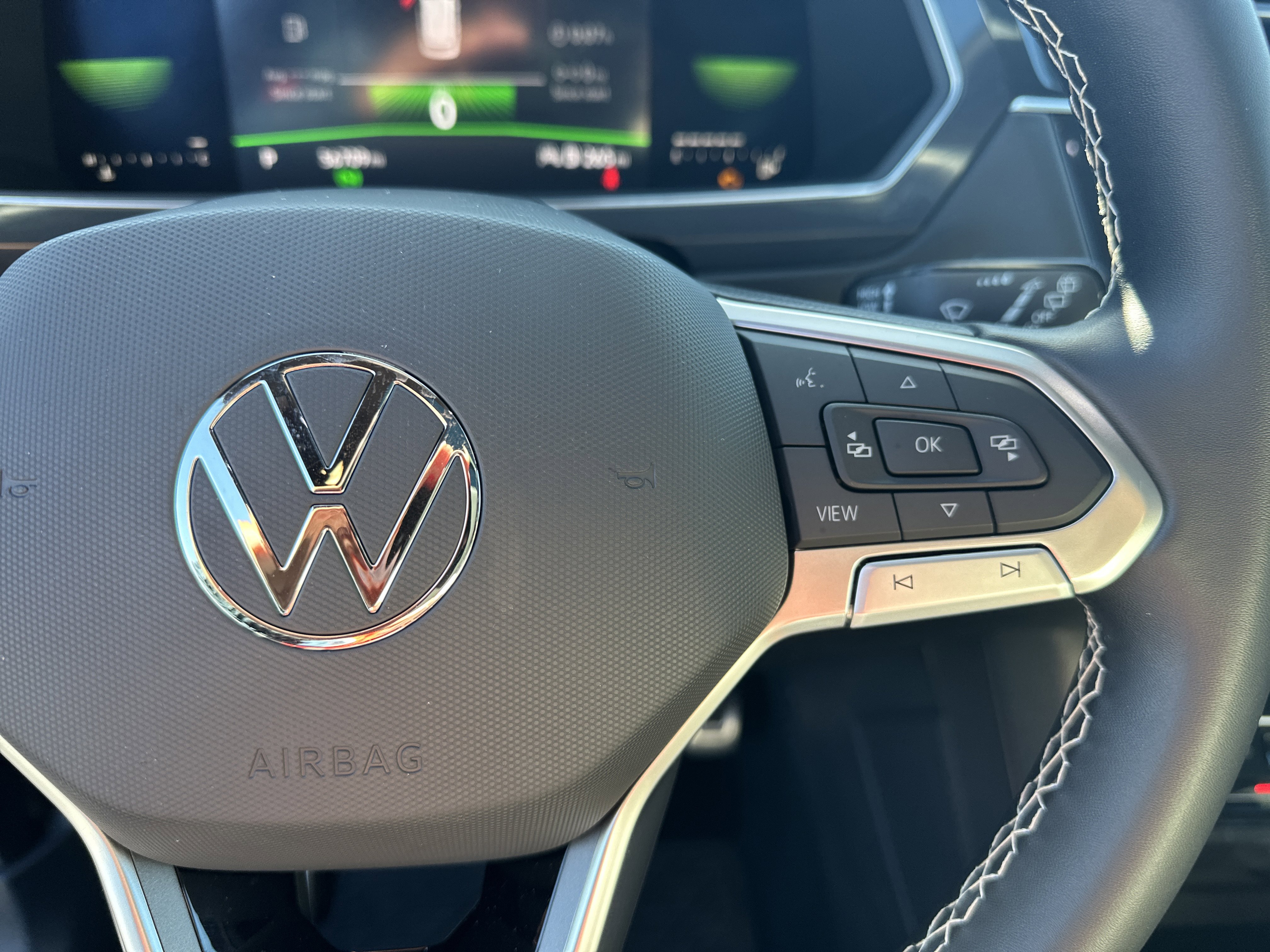 Used 2023 Volkswagen Tiguan SE R-Line image 26