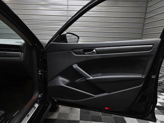Used 2020 Volkswagen Passat 2.0T R-Line FWD image 33