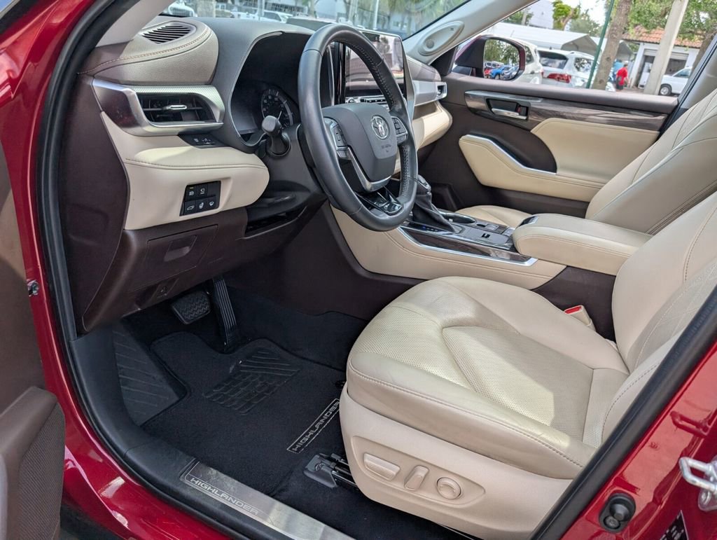 Used 2021 Toyota Highlander Platinum image 11