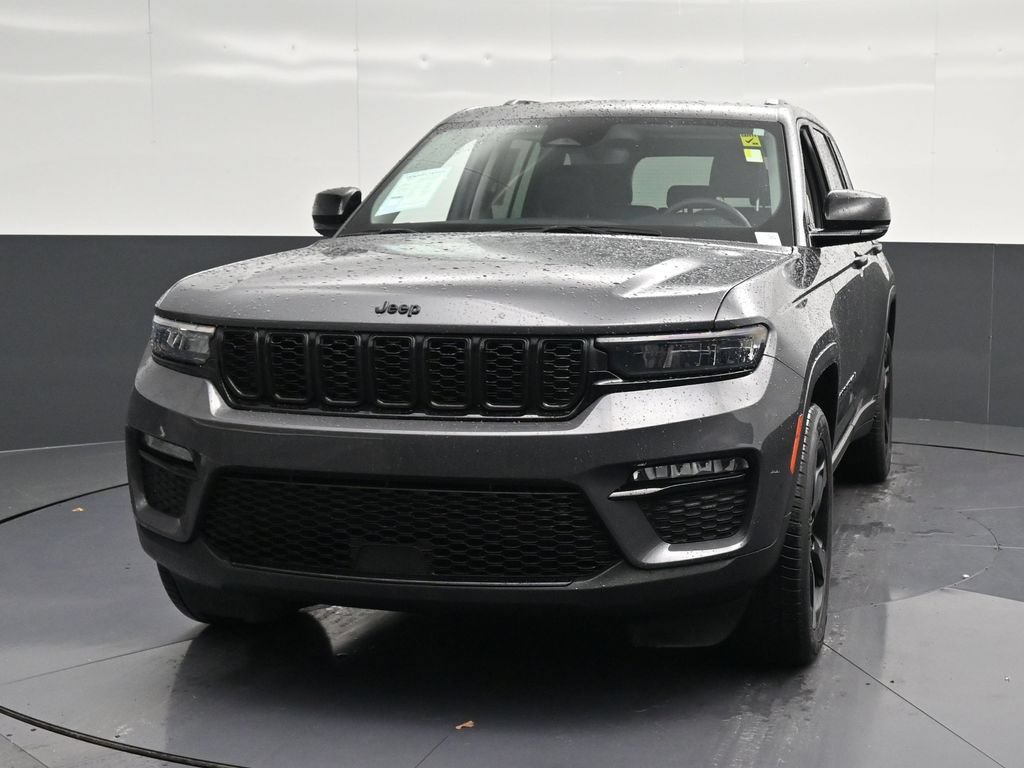 Used 2024 Jeep Grand Cherokee Limited w/ Black Appearance Package AWD/4WD image 6