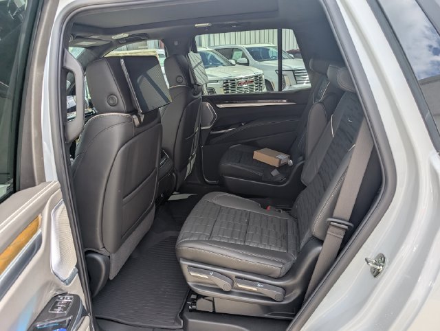 New 2026 Cadillac Escalade Platinum Sport w/ LPO, Floor Liner Package AWD/4WD image 9