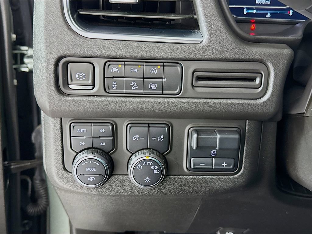 Used 2024 Chevrolet Suburban Z71 w/ Off-Road Capability Package image 7