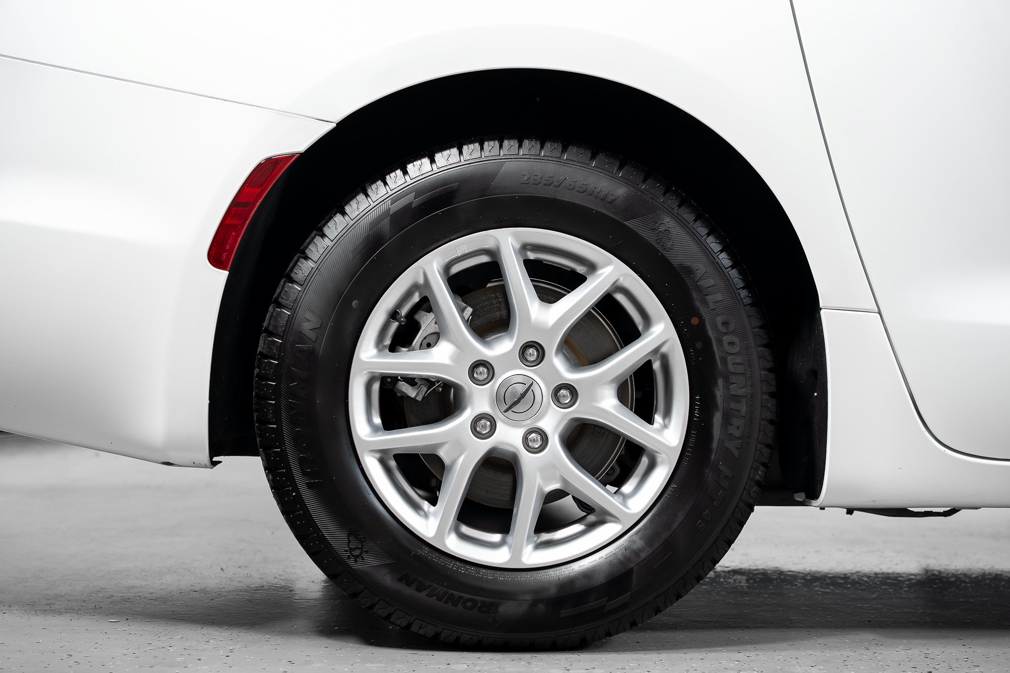 Used 2023 Chrysler Pacifica Touring-L FWD image 7