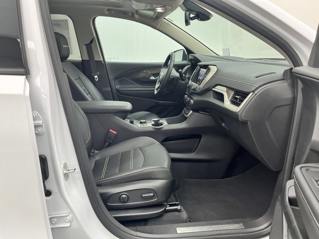 Used 2024 GMC Terrain Denali w/ Denali Premium Package AWD/4WD image 34