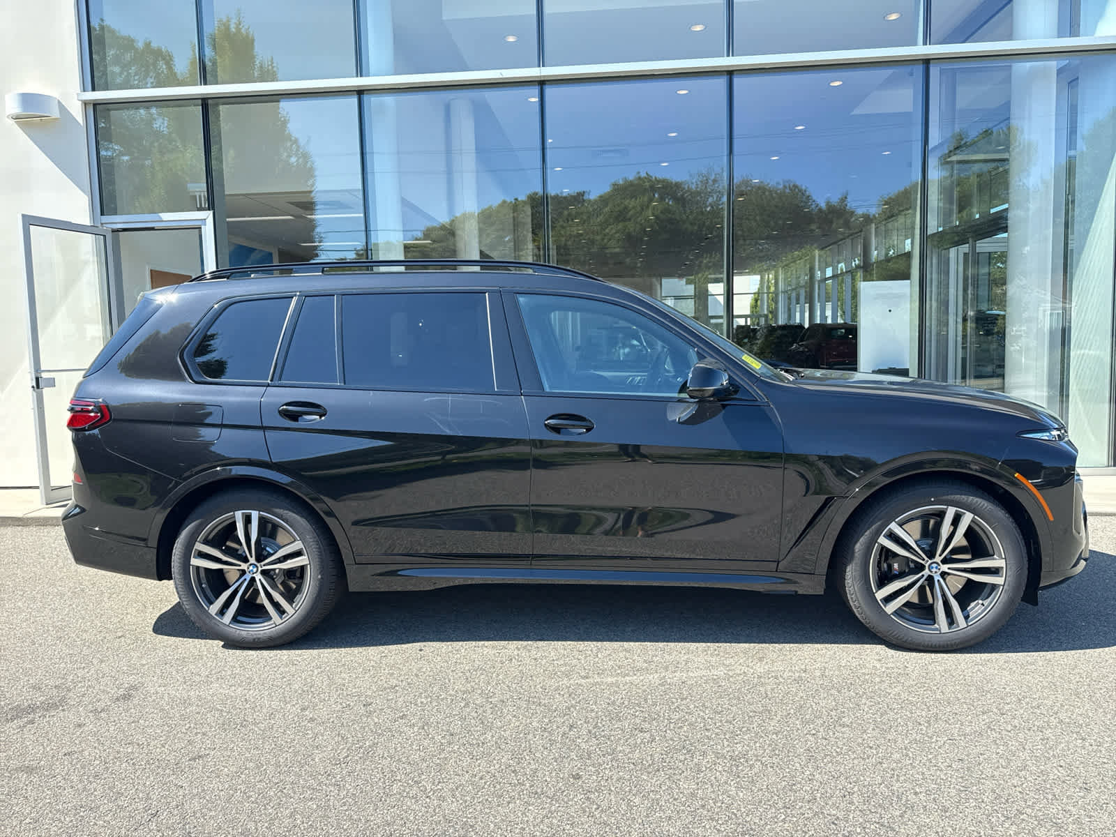 New 2026 BMW X7 M60i image 3