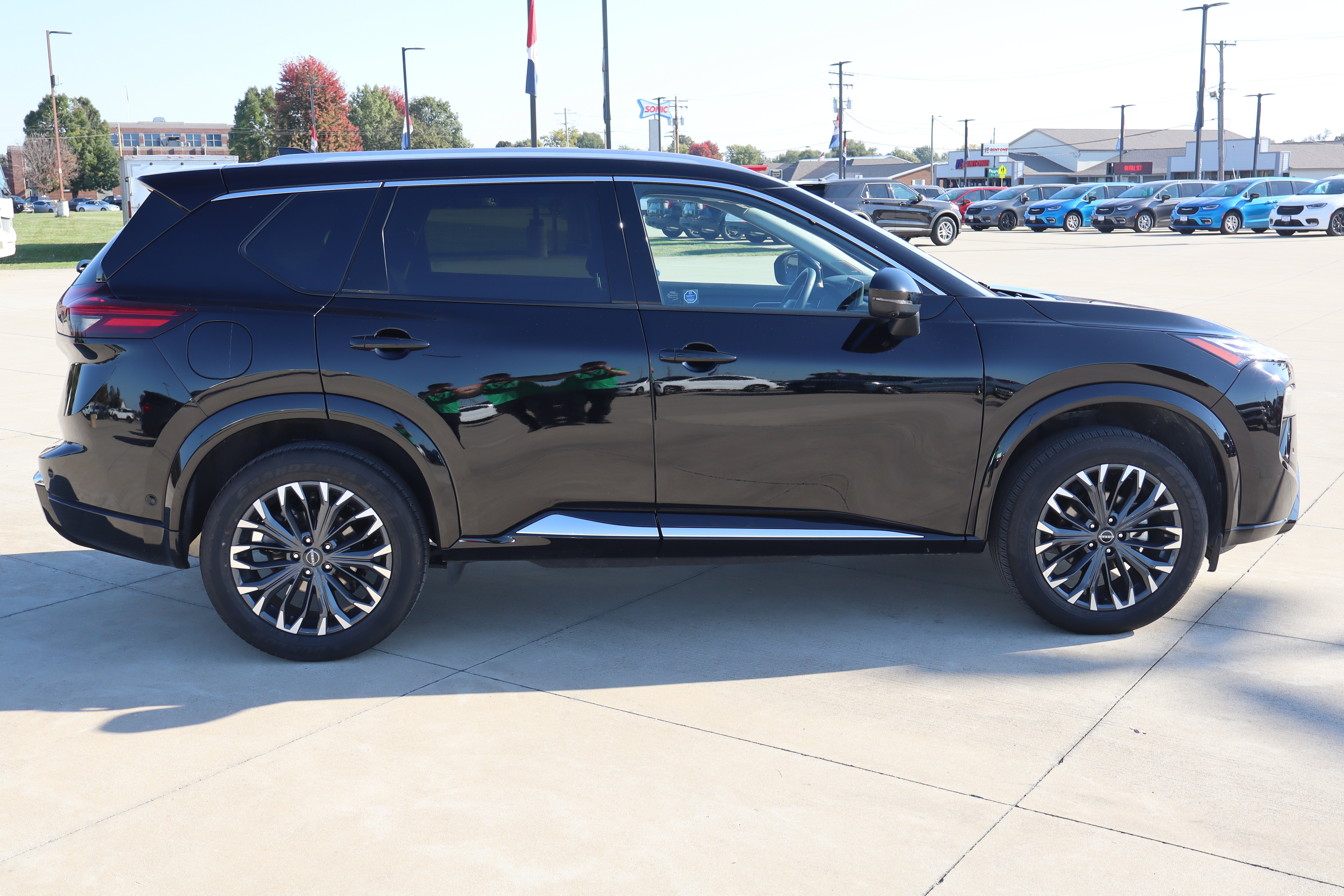 Used 2026 Nissan Rogue Platinum w/ Platinum Premium Package AWD/4WD image 5