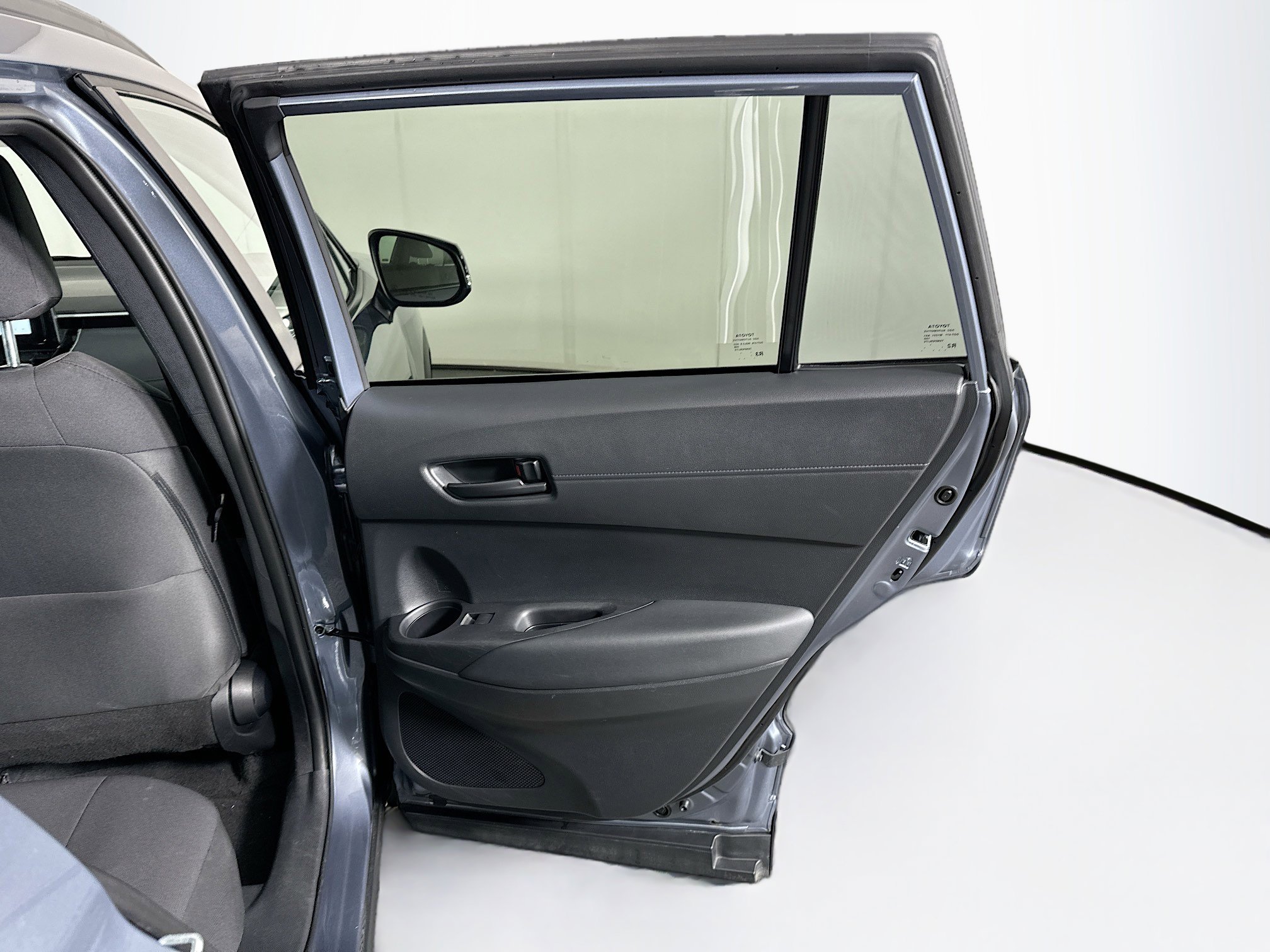 Used 2025 Toyota Corolla Cross LE image 28