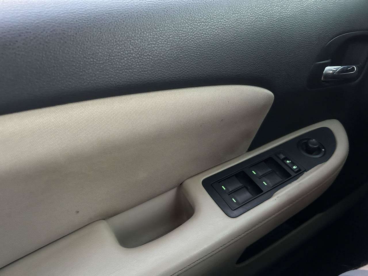 Used 2013 Chrysler 200 Touring FWD image 25