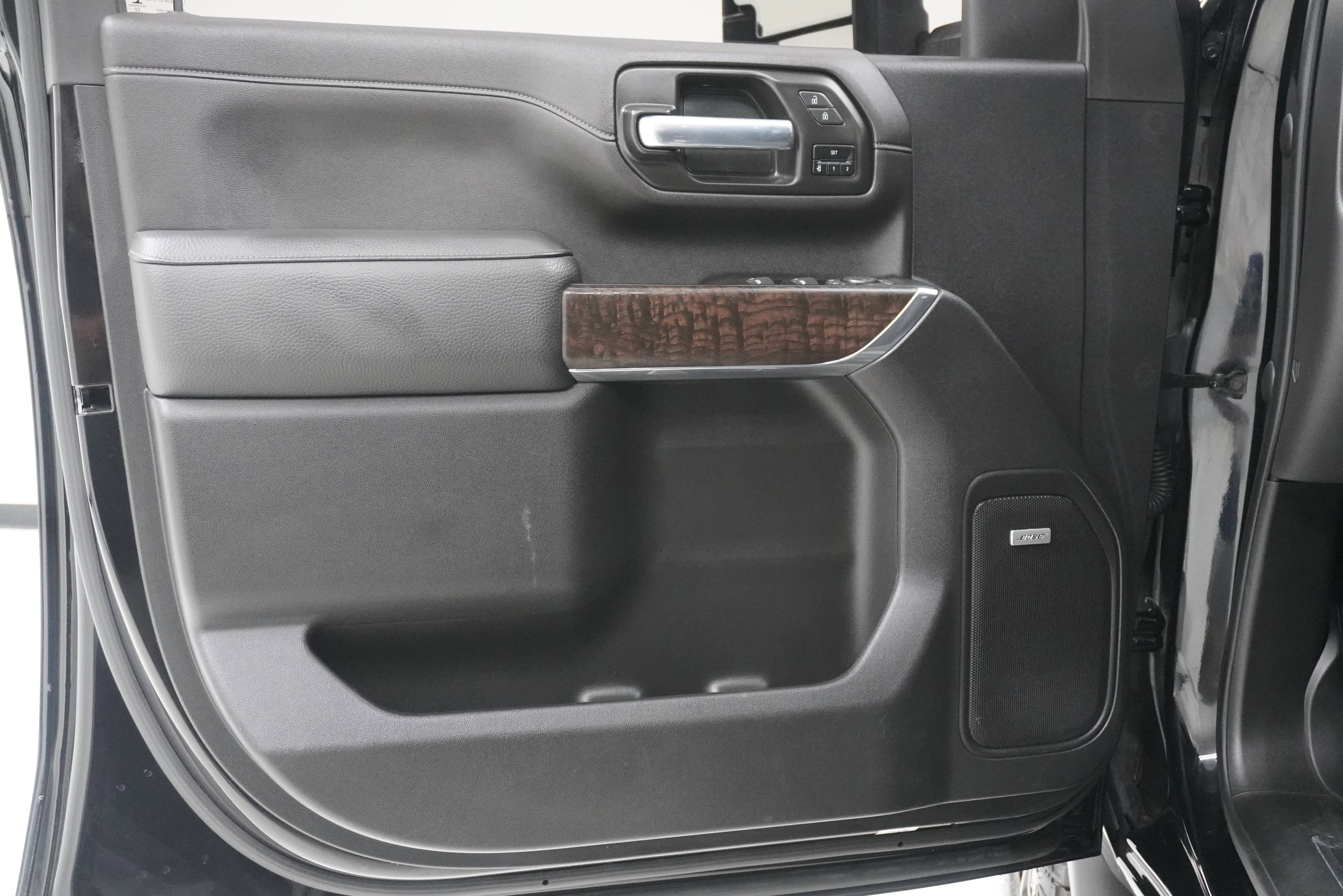 Used 2023 GMC Sierra 3500 Denali w/ Denali Black Diamond Edition image 15