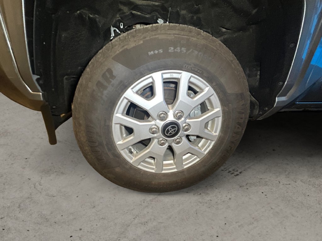 Certified 2025 Toyota Tacoma SR5 AWD/4WD image 14