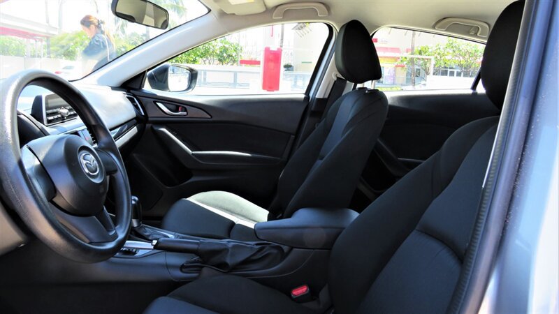 Used 2015 MAZDA MAZDA3 i SV FWD image 11